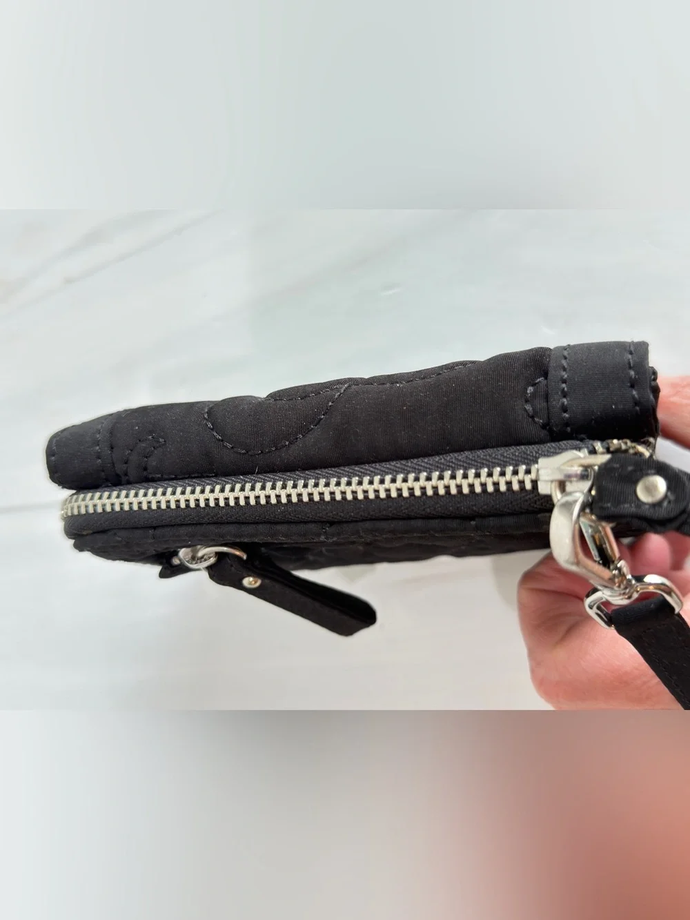 VERA BRADLEY QUILTED WRISTLET WALLET BLACK COMPACT EFFORTLESS CASUAL CHIC